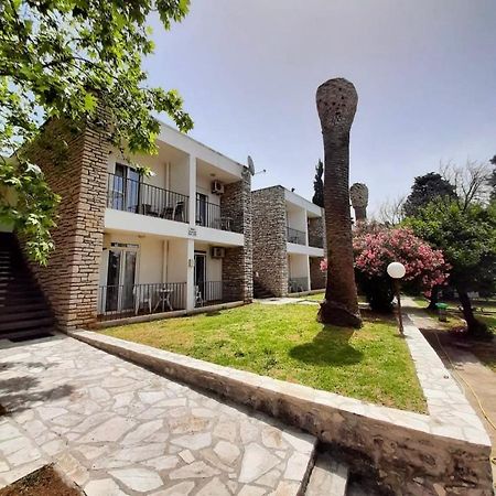 Juzno More Bed & Breakfast Sutomore Exterior photo