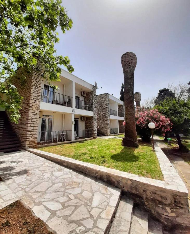 Juzno More Bed & Breakfast Sutomore Exterior photo